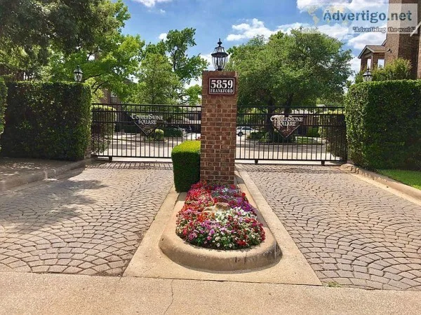 BEAUTIFUL Gated condo in a highly sought after location in North