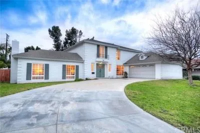 Large 2 Story HomeGorgeous MakeoverOversized Lot