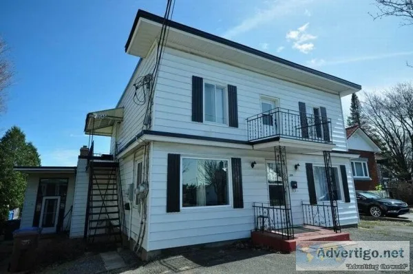 Waterfront triplex Quiet neighborhood of Le Gardeur