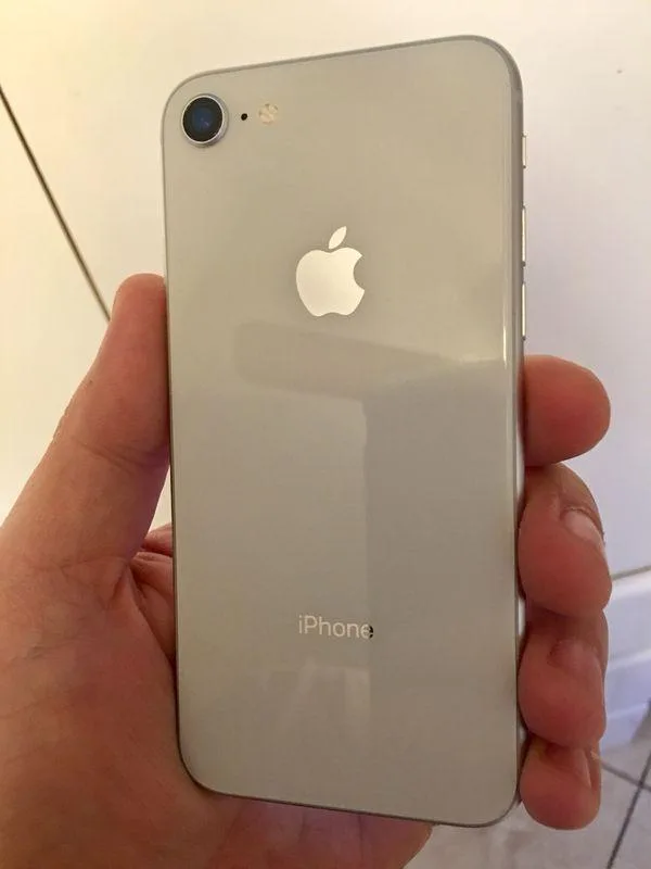 NEW Condition iPhone 8 64gb Silver Unlocked