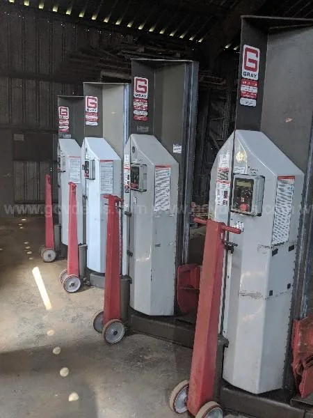 Gray 16k pound column lifts wireless