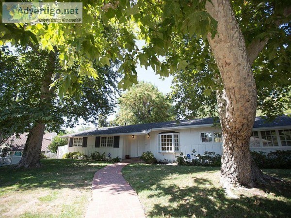 Gorgeous sunny bright 4 bedroom  2 bath home South of the Blvd. 