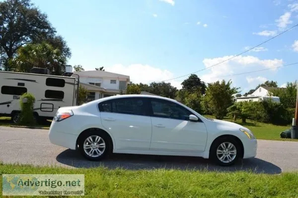 2010 Nissan Altima White Sedan
