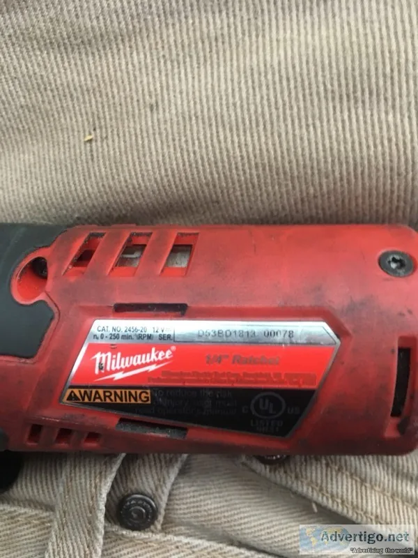 Milwaukee 14 drive electric ratchet with battery and charger