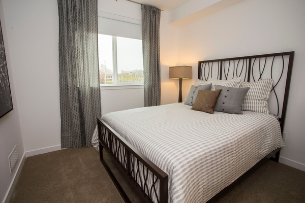 Room Available w 111 street