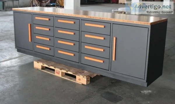 UNUSED 10  HEAVY DUTY WORK BENCH