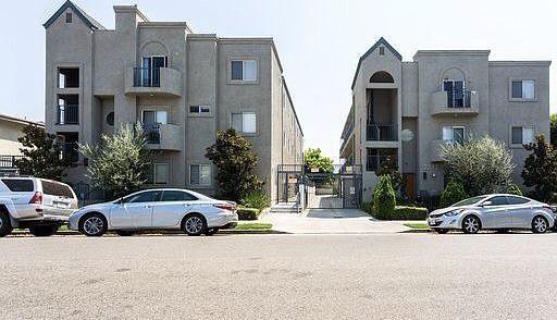 Forever Fabulous Lower Level Two-Bedroom in Eagle Rock -