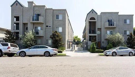 Forever Fabulous Lower Level Two-Bedroom in Eagle Rock -