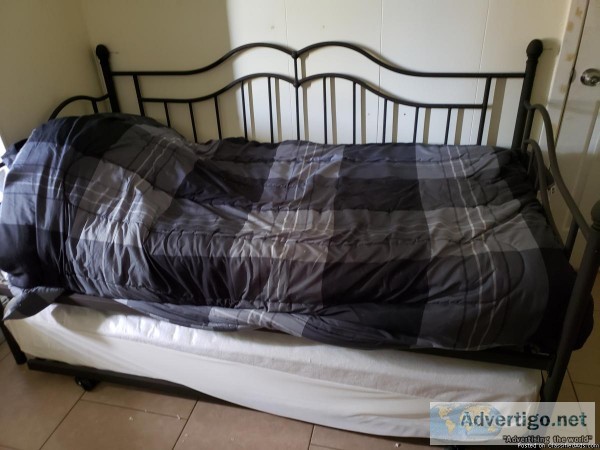 Twin Metal Daybed with Trundle and mattresses