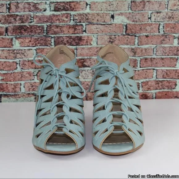 Jun and Ivy Mint Wedge Ghille Sandal