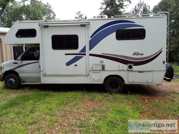 Excellent condition 2000 24 ft. Gulf Stream Ultra wslide