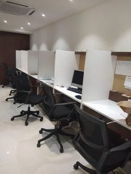 plug 4-5 worker in a co working floor with AMENITY