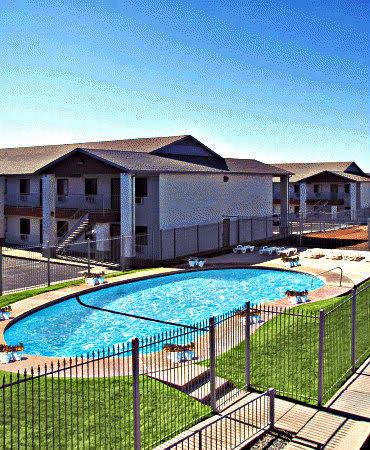 1 Bed 1 Bath Apartment with new flooring