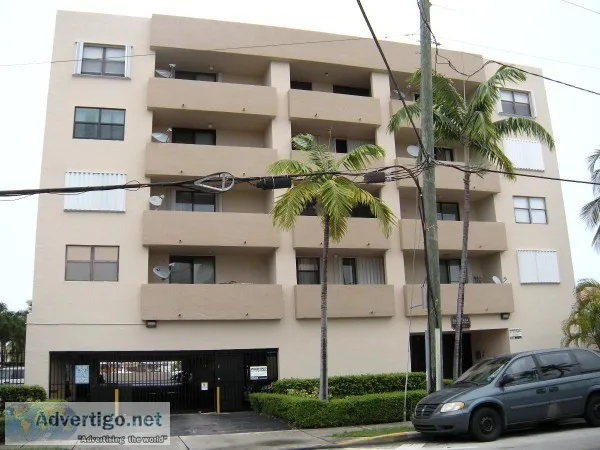 Stunning Upgraded 22 Condo. Miami Beach 33141.