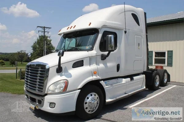 2013 Freightliner Cascadia 113 Evolution Semi Tractor