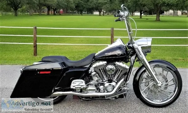 CUSTOM HARLEY ROAD KING