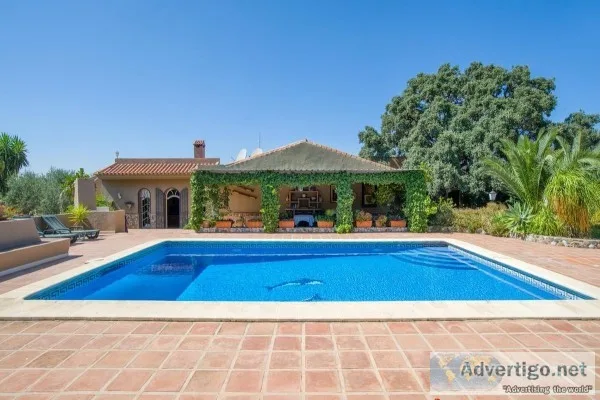 I sell my property 4600 sqm land with 2 houses and 2 apartments