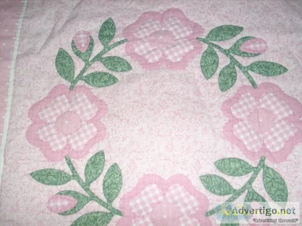 A BEAUTIFUL HAND MADE BABYS QUILT