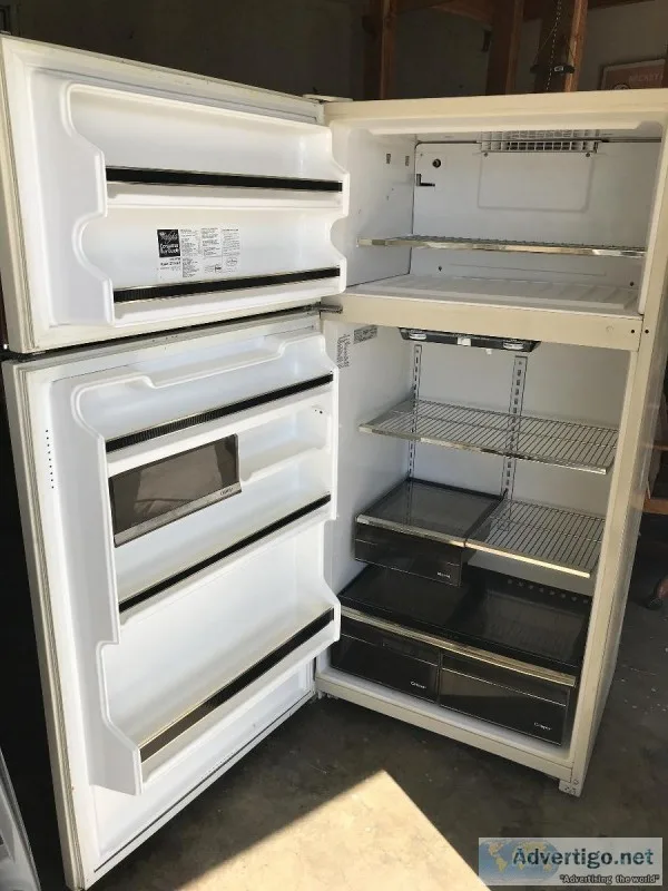 Almond 18cf Apartment Fridge