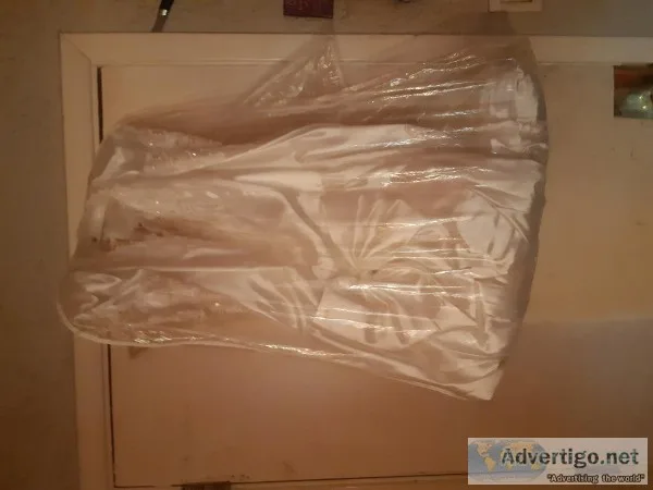Wedding dress .never ware