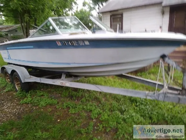 19 ft. INVADER INBOARD V-HULL MOTORBOAT