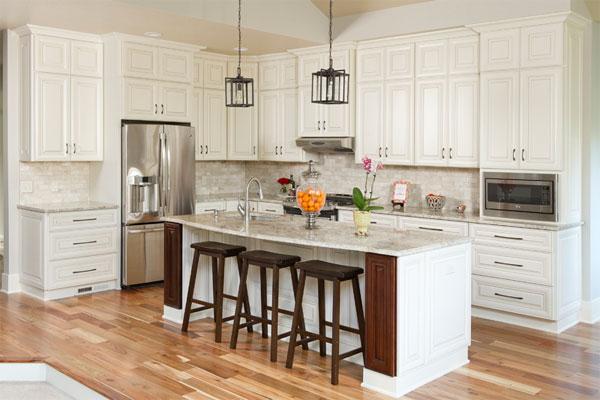 Sleek  and Modern Polar White Kitchen Cabinets from GEC Cabinet 