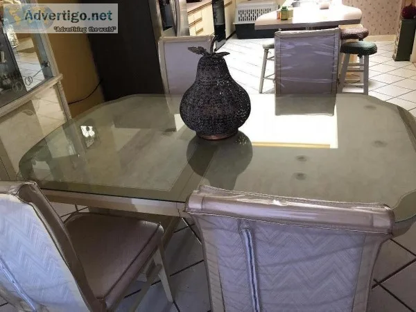 Dining room set like new