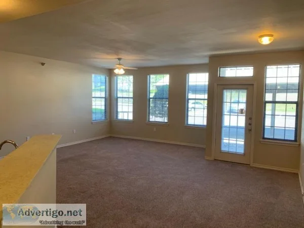 Spacious beautiful 3 bed2 baths available by Lake Willastein