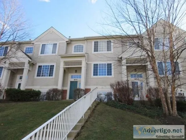 651 Cary Woods Circle - 3 Bed Close to Train