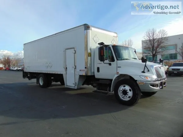 2012 INTERNATIONAL 26  LIFT GATE BUILTIN GENERATOR