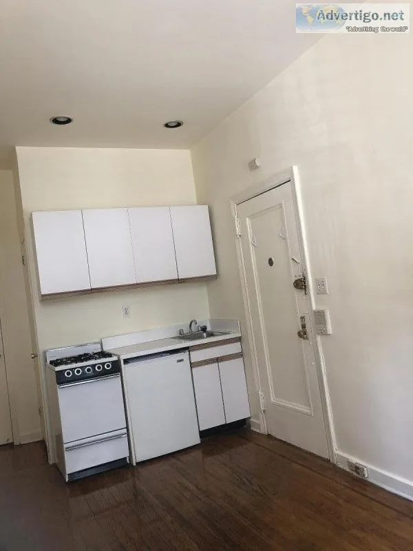 renovated studio 80&rsquos east&mdash no fee