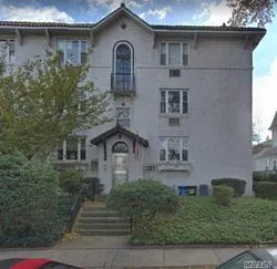 ID 1350137 Spacious Apartment with Lots of Closet Space and Stor