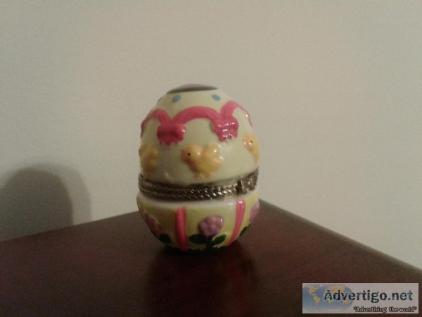 EASTER EGG COLLECTABLE JEWELRY BOX