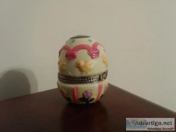 EASTER EGG COLLECTABLE JEWELRY BOX