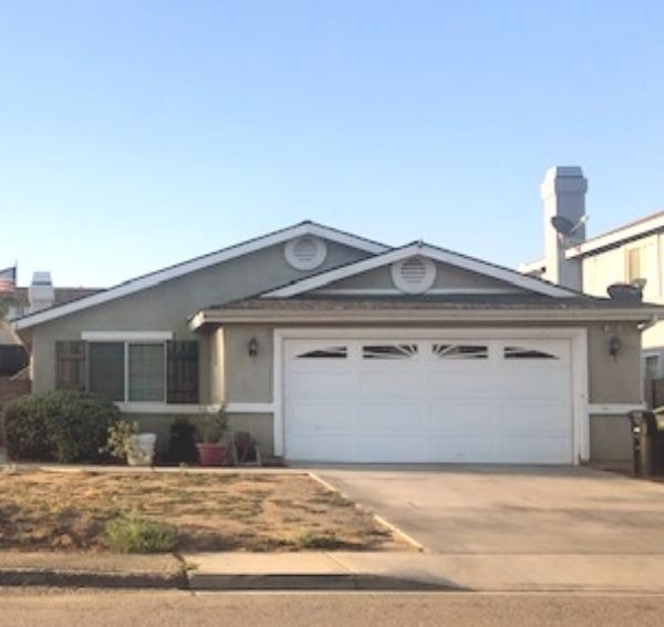 3 bed 2 bath 1415 sqft Huge Rooms and Back Yard