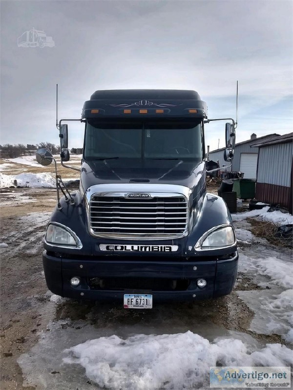 2005 Freightliner Columbia 120 Semi Tractor
