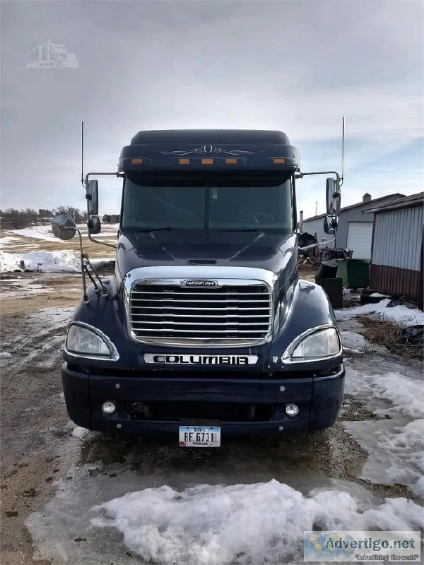 2005 Freightliner Columbia 120 Semi Tractor