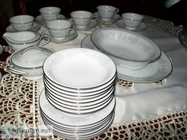 Noritake China ( Armand ) pattern. 35 pieces.