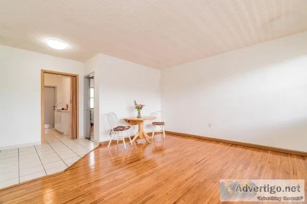 Beautiful updated 21 condo in Miami Beach
