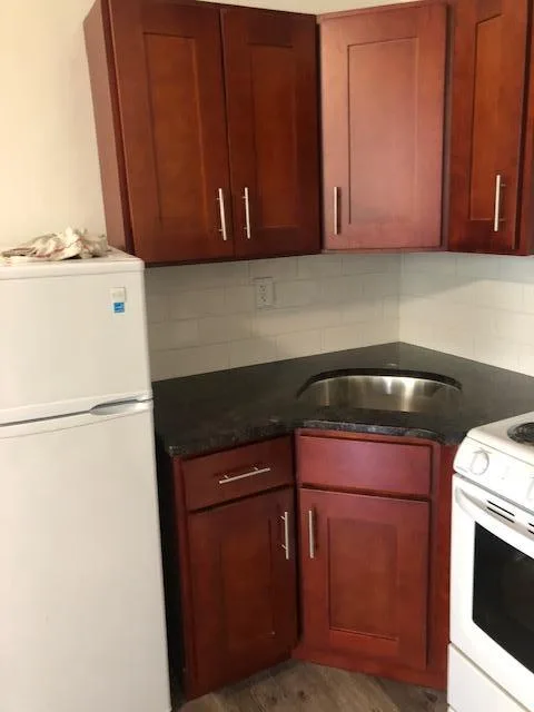 Alcove Studio Apt with Shared Bathroom by Barclays Center LIRR M