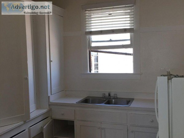 Large Studio Apartment Located in the heart of Hillcrest Walking