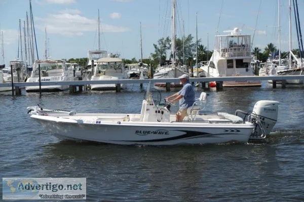 2017 Blue Wave 2000 Pure Bay Center console bay boat perfect for