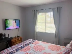 If you re looking for a room come see the one I m renting