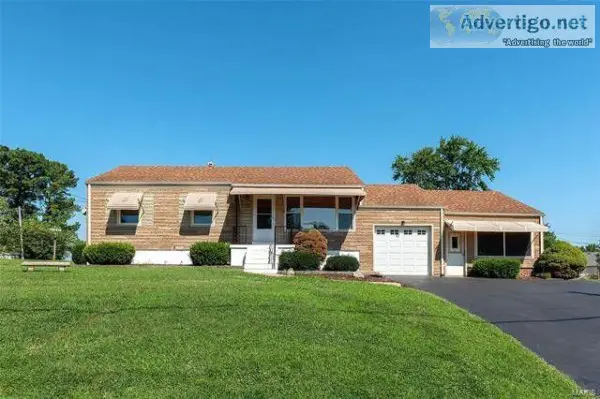 Come check out this great 3 bed 2 bath house in Oakville