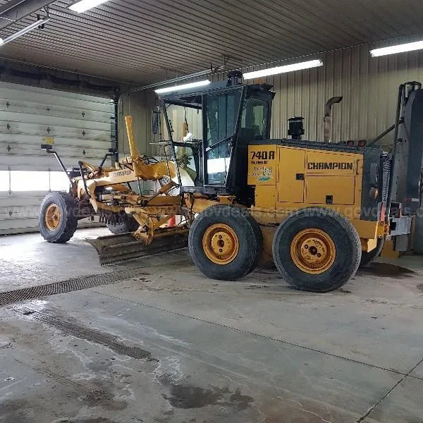 1991 Champion 740A Series III Articulating Motor Grader