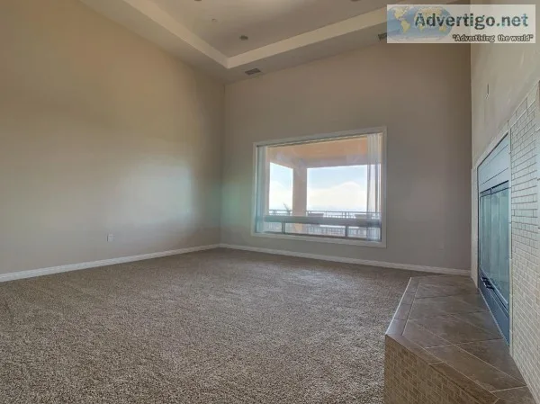 SPACIOUS HOME WITH VIEWS-OPEN THURSDAY