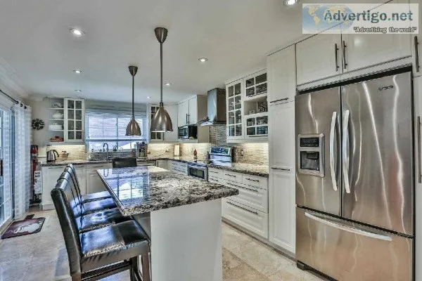 LUXURY HOME IN PRIME LOCATION OF RICHMOND HILL
