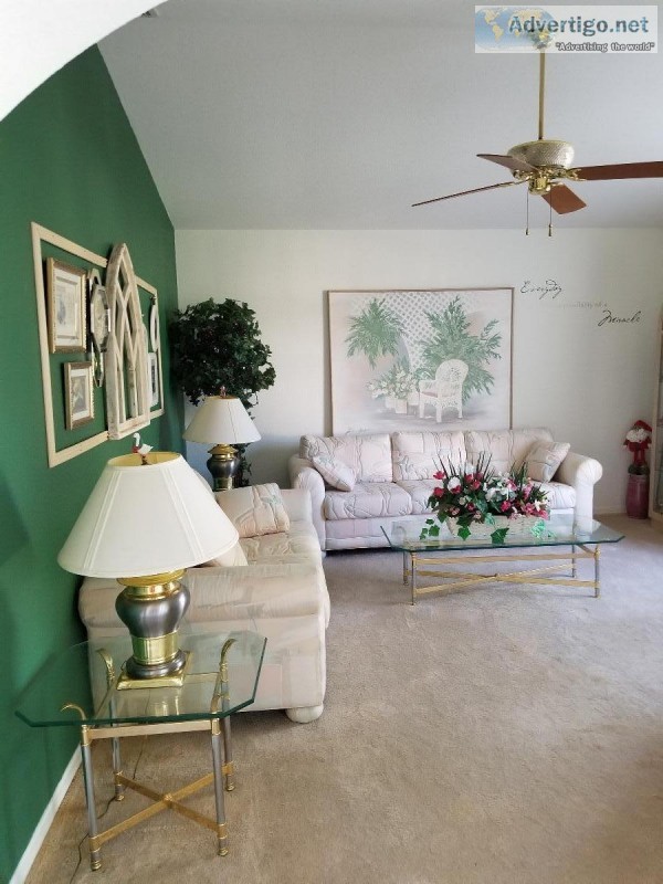 Like New Living Room Suite