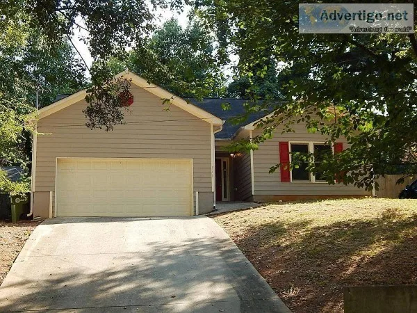 Cozy Large 3BRMS 2Baths Home Large living rooms and Storage area