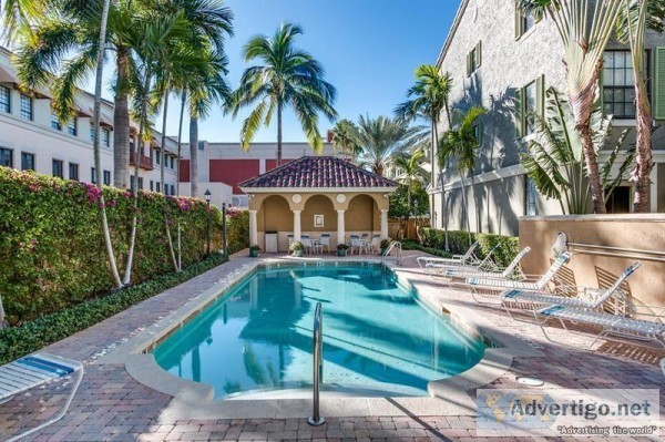An Elegant Townhouse in the heart of the city of West Palm Beach